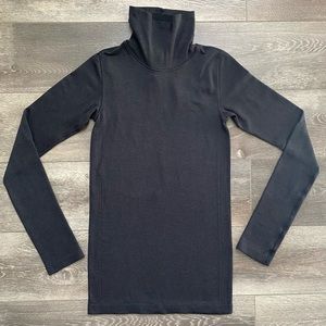 Lululemon turtleneck ribbed long sleeve size 4